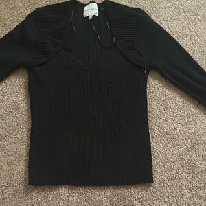Size small black top very flattering